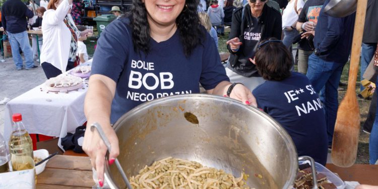 Slobodna Dalmacija – Za prste polizat! U Kaštelima se održala legendarna Fešta o’ boba, pogledajte kako je bilo, donosimo bogatu fotogaleriju