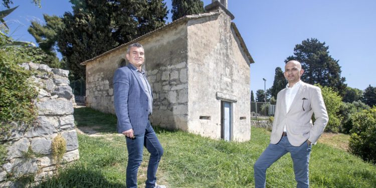 Slobodna Dalmacija – Zavirili smo u crkvicu sv. Duje u Solinu, znate li gdje je? A saznali smo i što o njoj kaže oporuka don Frane Bulića