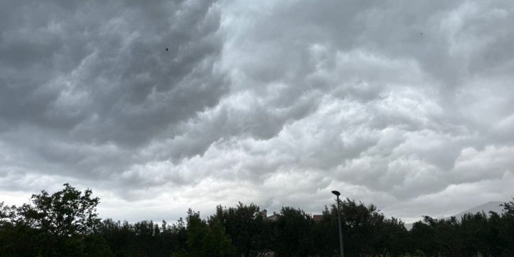 Snažno nevrijeme pogodilo Zagoru. U Radošiću je padala krupa