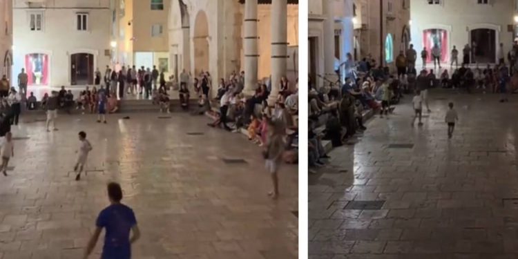 KAO NEKAD Skupina djece zaigrala nogomet na splitskom Peristilu: "Vratite dicu na ulice centra!"