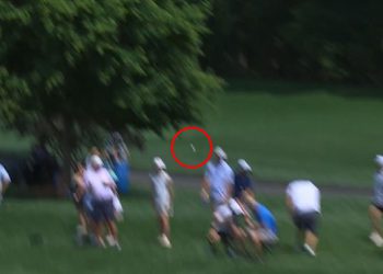 Šokantni trenutak golf navijača udario je na glavu Jon Rahm na PGA Championship