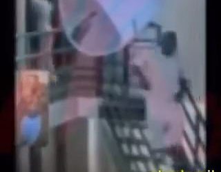 Šokantni zatvorski video prikazuje Tory Lanez uboden 14 puta dok je vrištao u bazenu krvi