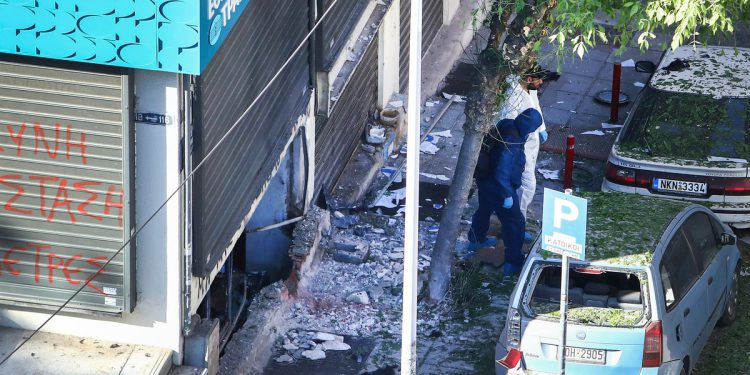 Soluna: Žena umire u Grčkoj kad bomba eksplodira u rukama