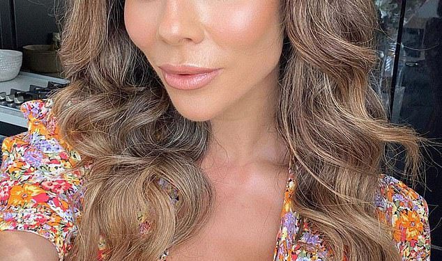 Sophie Guidolin tvrdi da mora izdvojiti 4.000 dolara tjedno najamnine, dok je njezin dom ‘obnovljena’ od ‘štete ciklona’ – jer zadirkuje započinjući samo karijeru