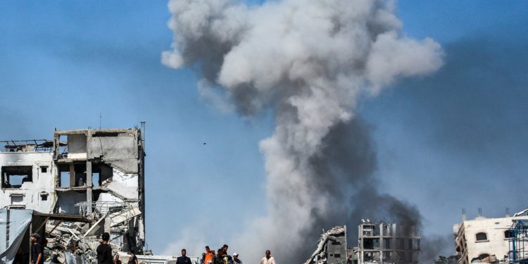 Spasilački službenik i novinar među 40 ubijenih u izraelskim štrajkovima na Gazi, kažu liječnici