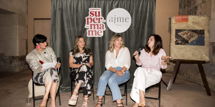 Split priča o majčinstvu: „Nevidljiva“ otvorena u Splitu