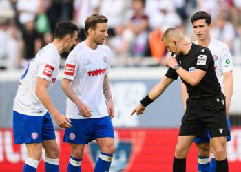 Sportske novosti – Bivši je instruktor u auto-školi, a kad on sudi Dinamu i Hajduku, od osam utakmica imaju jednu pobjedu!