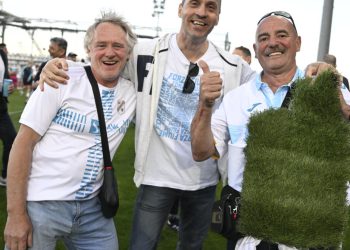 Sportske novosti – Evo u kakvom je stanju Rujevica nakon što su navijači u slavlju čupali busene trave!