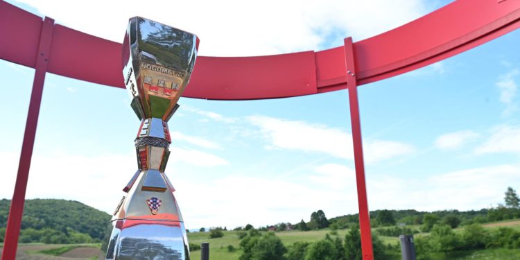 Sportske novosti – FOTO: Ovako izgleda kuća u kojoj će Kustić i ekipa pratiti rasplet borbe za naslov prvaka! Medalje i pehari čekaju