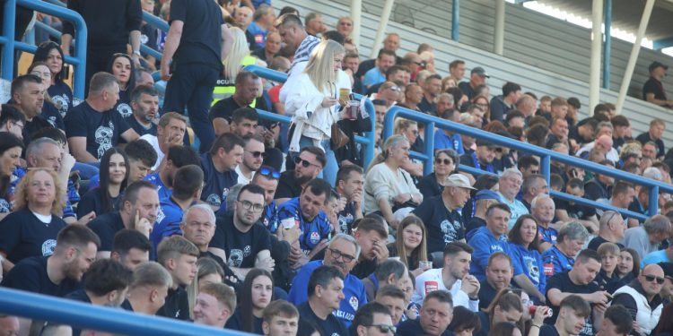 Sportske novosti – FOTO: Žestoko navijanje u Koprivnici, domaći posebno ‘počastili’ čovjeka koji im je već neko vrijeme trn u oku
