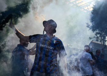 Sportske novosti – FOTO/VIDEO: Ludnica u Münchenu, navijači okupirali grad, izbila i makljaža. Policija morala intervenirati