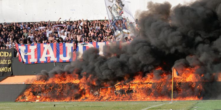 Sportske novosti – FOTO/VIDEO: Zastrašujući prizori u Šibeniku! Torcida zapalila Šubićevac, reagirala policija i vatrogasci