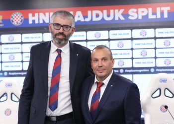 Sportske novosti – Hajduk je u jako nezgodnoj poziciji: Francuz ne vidi ni Carevića ni Tomića, nego traži trenera