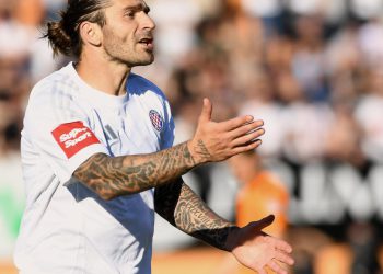 Sportske novosti – Hajduk ponovno na potezu: ‘Bili’ od HNS-a traže poništavanje crvenog kartona Livaji!