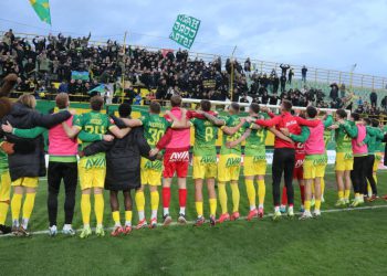 Sportske novosti – Istra popunila četiri navijačka autobusa za Osijek, pomama za navijačkim rekvizitima, pogotovo jednim dresom…