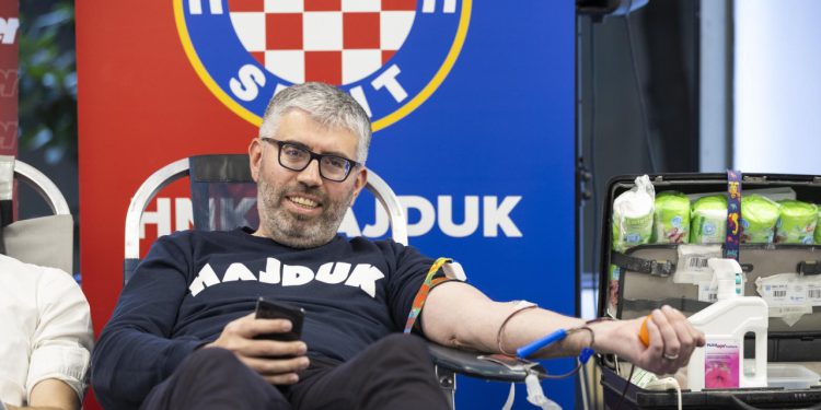 Sportske novosti – Jako teški dani i velika čistka u Hajduku: Odlaze Talijani, predsjednik…, čak i osebujni team-manager?