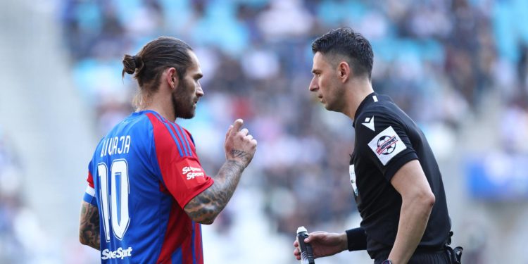 Sportske novosti – ‘Kažu da linije prikazane u TV prijenosu nisu one koje se vide u VAR sobi!? To je nevjerojatno…’