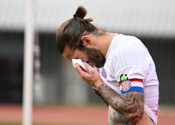 Sportske novosti – Livaja će skupo platiti srednji prst za Armadu!? Pravilnik je jasan, kapetanu Hajduka ne se piše dobro