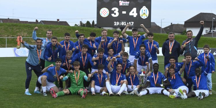 Sportske novosti – Lokosi od šest pehara osvajaju četiri! Direktor škole otkrio tajnu uspjeha i potvrdio: ‘Jelavić preuzima prvu momčad’