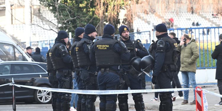 Sportske novosti – Ništa se ne prepušta slučaju: Igrače Hajduka na treningu čuvala interventna policija