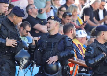 Sportske novosti – Opća makljaža u Šibeniku uoči dvoboja na Šubićevcu! Privedeno 19 osoba, ozlijeđen i jedan policajac