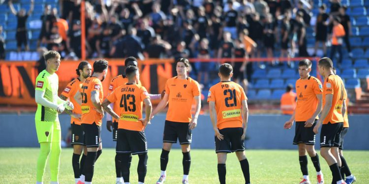 Sportske novosti – Opušteni na Hajduk? Ni govora! Desetak je igrača došlo na trening na slobodan dan!