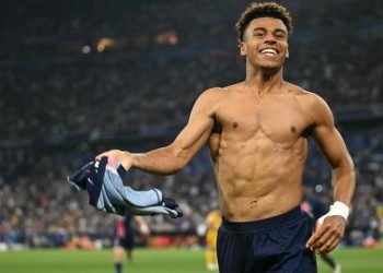 Sportske novosti – Pogledajte show čovjeka koji je obilježio finale Lige prvaka! Ima 19 godina i izludio je igrače Intera