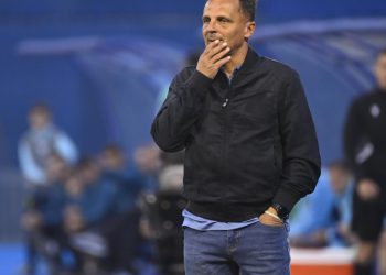 Sportske novosti – Slavenovi igrači priredili iznenađenje za 50. Kovačevićev rođendan! Evo što su mu poklonili