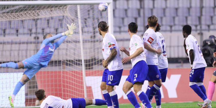 Sportske novosti – Stigle nagrade za najbolje u travnju. Dvije putuju u Pulu, jedna na Maksimir, a gol mjeseca upao je u mrežu Hajduka