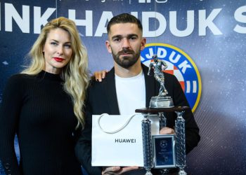 Sportske novosti – Supruga Marka Livaje prenijela vulgarnu uvredu svima u Hajduku i poručila: ‘Stojim iza svega napisanog’