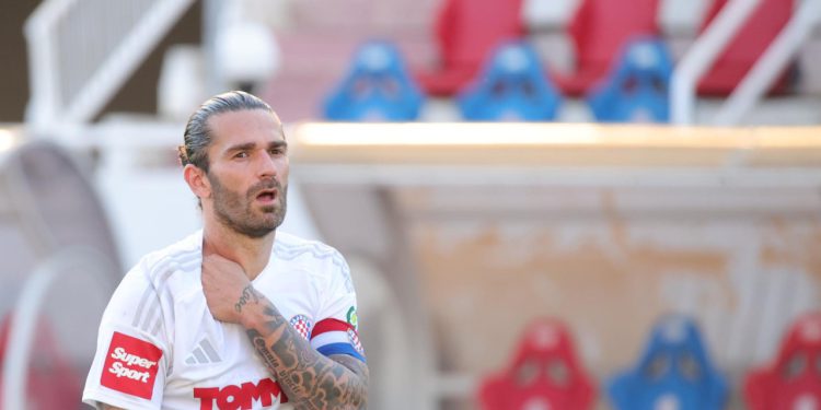 Sportske novosti – Tablica na kojoj je Hajduk