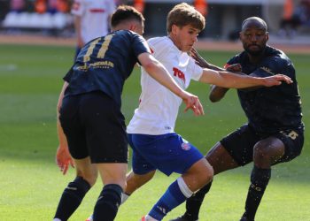 Sportske novosti – Tehničko-taktički prilično škrto nadmetanje i epilog derbija kakav se davno činio logičnim…