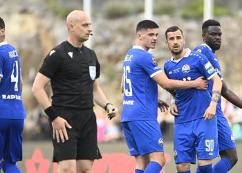 Sportske novosti – U Slavenu ljutiti na suca, osudili i dio publike: ‘Onima koji su ga pogodili u glavu nije mjesto na stadionima’