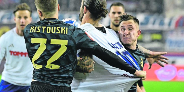 Sportske novosti – U zadnje tri sezone Hajduk je u derbijima uspješniji! I osvaja jednako bodova na Maksimiru i na Poljudu