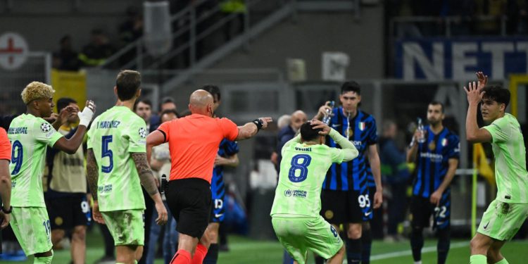 Sportske novosti – VIDEO: Barcelona je na nogama, pogledajte situaciju o kojoj svi govore! Je li sudac teško oštetio Katalonce?