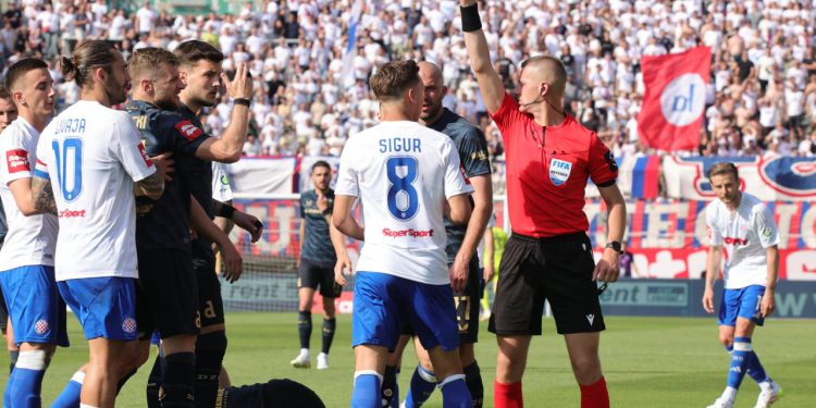 Sportske novosti – VIDEO: Jezivi vriskovi na Poljudu! Dinamov stoper teško ozlijeđen, odnesen je na nosilima, u suzama…