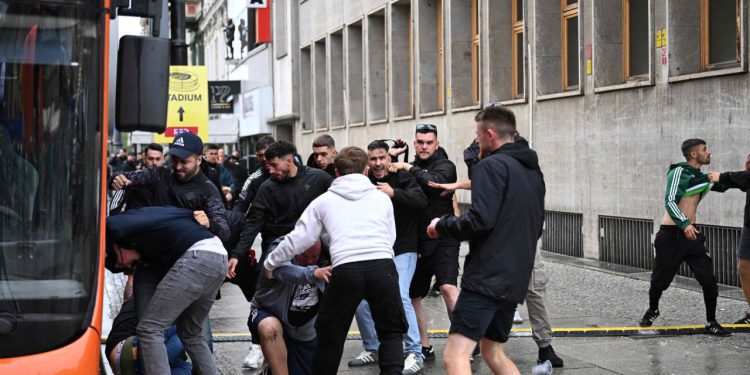 Sportske novosti – VIDEO Novi sukobi huligana uoči velikog finala, premijer zaprijetio: ‘Policija će biti još nemilosrdnija’