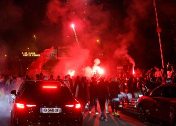 Sportske novosti – VIDEO Pariz se nakon slavlja PSG-a pretvorio u ratnu zonu: Automobili u plamenu, ima i teško ozlijeđenih