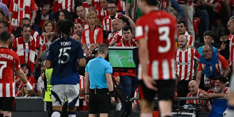 Sportske novosti – VIDEO Pogledajte situaciju oko koje se podigla bura, kapetan Bruno začepio usta novinaru: ‘Znate li vi pravila?’