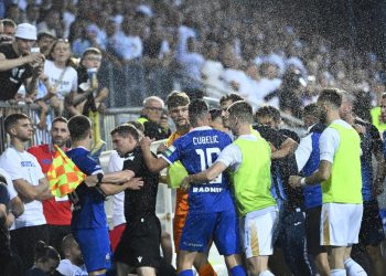 Sportske novosti – VIDEO: Totalni kaos na Rujevici! Boca u glavu, krvavo lice, žestoko naguravanje i dva crvena kartona