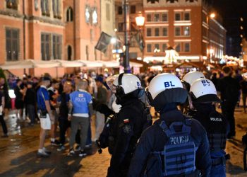 Sportske novosti – VIDEO Velika tučnjava huligana u Wroclawu uoči finala Konferencijske lige