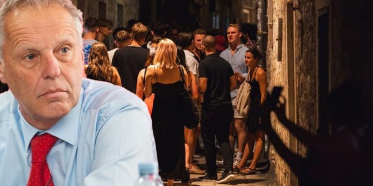 Srđan Marinić bez dlake na jeziku: “Uvedeni su zaštitari u noćnim satima i postavljene info table za turiste zbog nepoštivanja komunalnog reda. Ograničeno je radno vrijeme noćnih klubova do ponoći…”