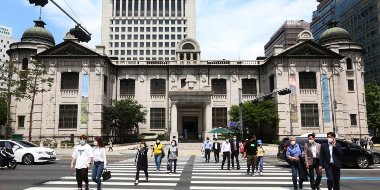 Središnja banka Južne Koreje smanjuje troškove zaduživanja kako bi dojila sporo gospodarstvo