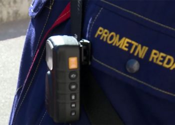 Stanari stare gradske jezgre traže opskrbni punkt: “‘Neš ti 15 eura’ odgovor je redara na našu molbu da da troje dice u snu odnesemo doma s najbližeg kantuna Palače…”