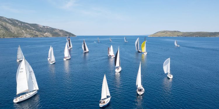 Stari Grad ispratio „Paišku“ prema Splitu