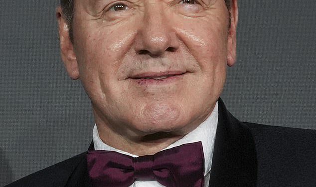 Što je Kevin Spacey učinio na licu? Sramotni glumac pokreće glasine o plastičnoj kirurgiji u Cannesu
