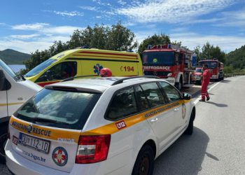 Stranac išao obaviti nuždu pa pao u 15-metarsku provaliju u Brsečinama