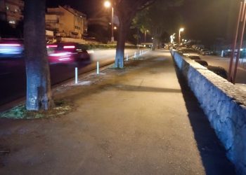 Stupići osvanuli uzduž velikog dijela Poljičke: “Uzeli su nam dragocjenih 20 parkirnih mjesta, nikoga nisu pitali niti obavijestili”