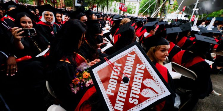 Sudac naređuje Trumpu da prestane blokirati međunarodne studente s Harvarda