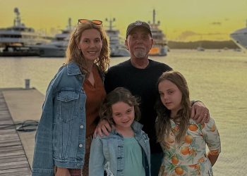 Supruga Billyja Joela razbija tišinu usred svog poremećaja u mozgu srčanim porukama fanovima